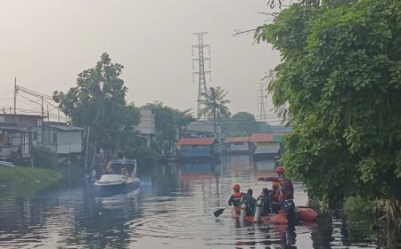 Pria Ditemukan Tewas Usai Tercebur ke Sungai Cilincing saat Menyeberang Naik Getek