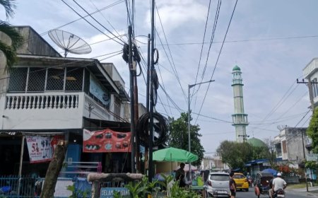 Warga Protes, Tiang Internet Diduga Berdiri Tanpa Izin di Tengah Kota Siantar