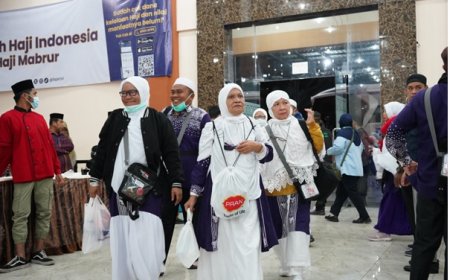 Jemaah Haji Kloter 13 dari 6 Kabupaten/Kota Tiba di Tanah Air