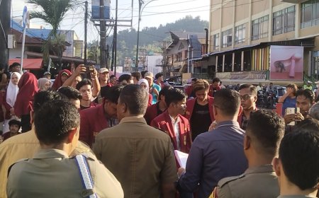 Massa IMM Tapsel - Padangsidimpuan Demo Kantor Wali Kota, Ini Tuntutannya