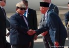 Menilik Gaya Prabowo Pakai Topi Flat Cap dan Kaca Mata Hitam saat Mendarat di Belgia