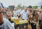 Bobby Dengarkan Keluhan Petani Taput sekaligus Bantu Alsintan dan Tanam Benih Jagung
