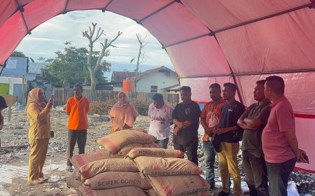 Fadli Rumakefing Salurkan Bantuan untuk Korban Kebakaran di SBT