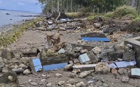 Ratusan Makam di Maluku Rusak Disapu Ombak