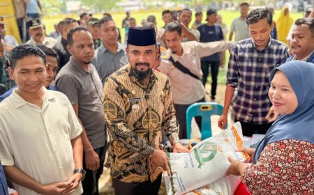Bupati Al- Farlaky Launching Bantuan Pangan Beras: 43.481 KK Terima Jatah 20 Kg