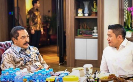 Bahas Program Imipas, Seskab Teddy Lakukan Pertemuan dengan Menteri Agus Andrianto