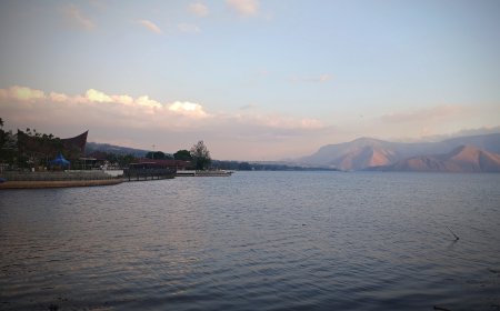 Warna Air Danau Toba di Pangururan Kembali Seperti Semula