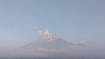 Gunung Semeru Erupsi, Kolom Abu Menjulang 700 Meter