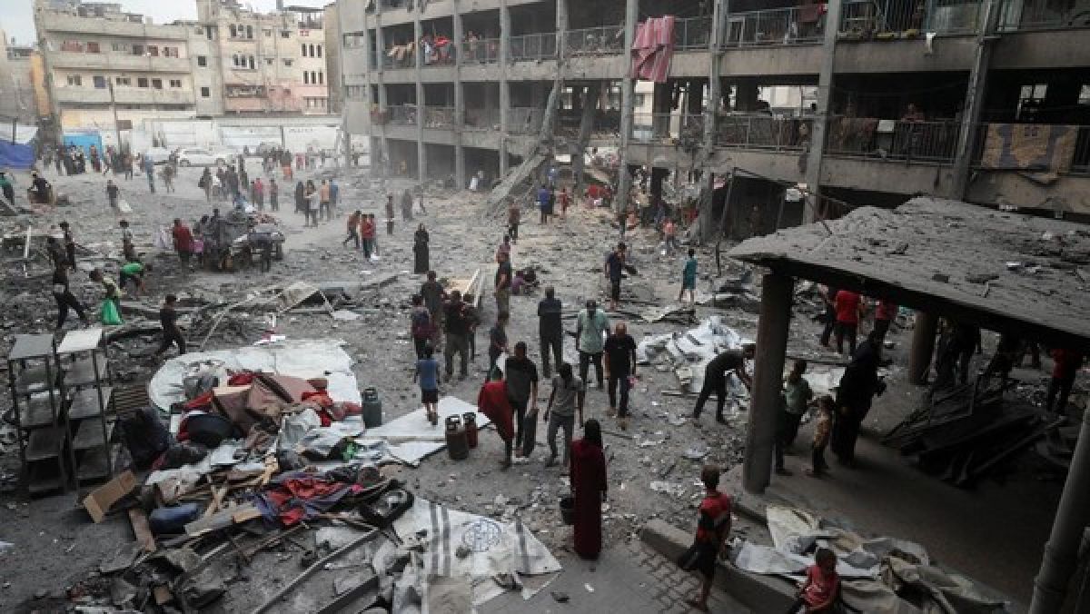 Salah satu bangunan di Gaza yang hancur akibat serangan Israel (Foto: REUTERS/Mahmoud Issa)