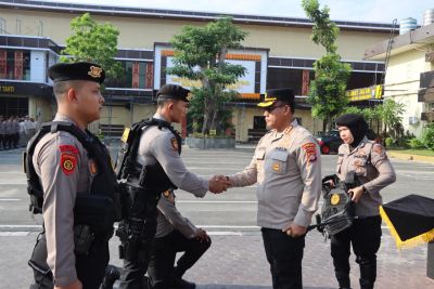 Kombes Gidion Serahkan Puluhan Rompi Anti Sayat ke Tim Patroli Presisi Samapta