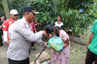 Kapolres dan Forkopimda Simalungun Salurkan Bantuan untuk Korban Angin Puting Beliung