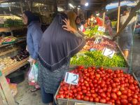 Harga Sejumlah Kebutuhan Pokok di Sumut Turun, Pedagang Lontong Bersyukur