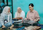 Kahiyang Ayu Borong Beragam Songket Khas Asahan di Silau Laut