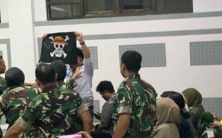 Kibarkan Bendera One Piece di Ruang Sidang Pengadilan Militer Medan, Seorang Pria Dipukuli Oknum TNI Berseragam