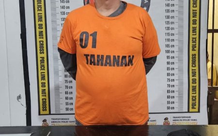Pelaku pengedar narkoba jenis sabu diamankan di Mako Polres Simalungun beserta barang bukti (Foto: Dok Humas Polres Simalungun)