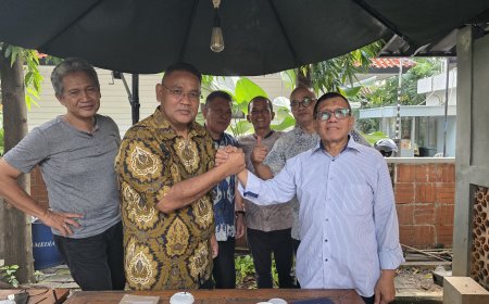 Jelang Kongres Persatuan PWI, Teguh dan Hendry Saksikan Peluncuran Buku Kakek Prabowo