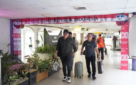Sambut HUT Kemerdekaan RI ke-80, KAI Sumut Pasang Atribut Merah Putih di Stasiun Medan dan Lokomotif