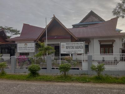Kantor Inspektorat Kabupaten Tapanuli Tengah. (Foto: Jasman Julius Mendrofa/ Nusantaraterkini.co)