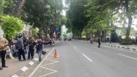 Beredar Seruan Aksi Reformasi hingga Aksi Mahasiswa Bersuara, Polisi dan Jurnalis Standby di Trotoar DPRD Sumut
