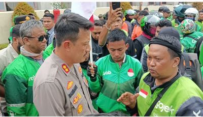 Doa, Bunga, dan Solidaritas: Mengenang Affan Kurniawan, Driver Ojol yang Tewas Dilindas Rantis Brimob