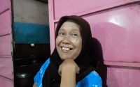 Kisah Tangguh Nilawati Berjuang 16 Tahun jadi Tulang Punggung Keluarga karena Suami Terbaring Sakit, Cari Nafkah di Warung Nasi
