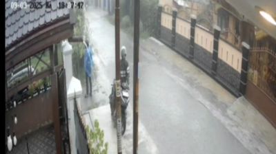 Sepeda Motor Guru Privat Raib Digasak Maling, Pelaku Terekam CCTV