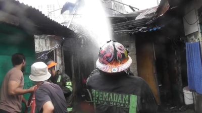 Diduga Korsleting Listrik, Empat Unit Rumah Semi Permanen Ludes Terbakar
