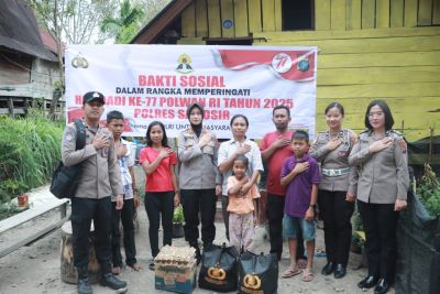 Peringati HUT ke-77, Polwan Polres Samosir Bakti Sosial Kepada THL