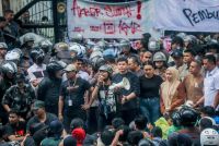 Kepercayaan Warga Sipil, Mahasiswa hingga Buruh kepada DPRD Sumut Luntur Bersama Air Hujan