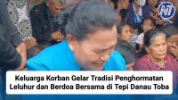 Keluarga Korban Gelar Tradisi Penghormatan Leluhur dan Berdoa Bersama di Tepi Danau Toba