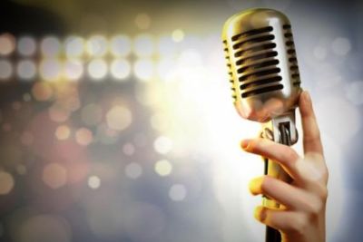 Heboh! Dua Kepsek di Pandeglang Karaoke Pakai Smart TV Bantuan Prabowo