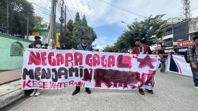 Mahasiswa UISU Gelar Aksi di Jalan Sisingamangaraja, Kritik Negara yang Dinilai Gagal Sejahterakan Rakyat