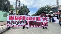 Mahasiswa UISU Gelar Aksi di Jalan Sisingamangaraja, Kritik Negara yang Dinilai Gagal Sejahterakan Rakyat