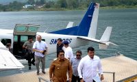 Wow! Ada Transportasi Baru di Danau Toba, Bobby Nasution Jajal Pesawat Amfibi