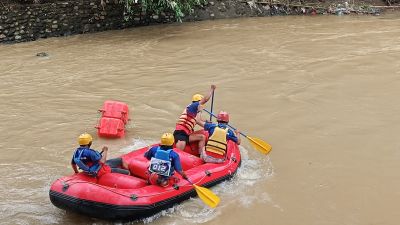 11 Kontingen Kecamatan Berlaga di Cabor Arung Jeram Porkot XV Medan