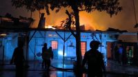 12 Rumah di Bantaran Rel Asia Mega Mas Hangus Terbakar, Api Diduga Berasal Dari Korsleting Listrik