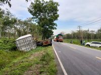 Tabrakan Beruntun Libatkan 2 Truk dan Mobil Minibus di Simalungun: Satu Korban Dilarikan ke RS