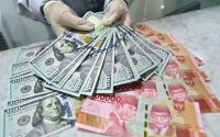 Rupiah Mulai Bangkit, Menguat Tipis Lawan Dolar AS