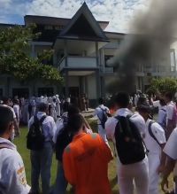 Diduga Selewengkan Dana BOS, Ratusan Siswa SMK Negeri 3 Sibolga Gelar Aksi Demontrasi