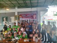 Peringati Sumpah Pemuda, Tokoh Masyarakat M. Arif Tanjung Bagi-bagi Peralatan Sekolah kepada Siswa SMAN 2 dan SMAN 5 Medan