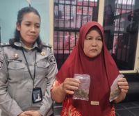 Istri Tahanan Nekat Selundupkan Ganja Dalam Nasi saat Jenguk Suami di Rutan Tanjung Pura