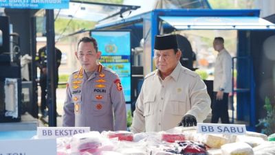 Prabowo Saksikan Langsung Pemusnahan 214 Ton Narkoba di Mabes Polri