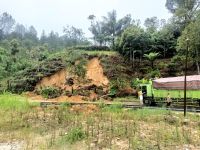 Jalan Taput–Tapteng Terputus Akibat Longsor, Komunikasi Lumpuh dan Relawan Terjebak