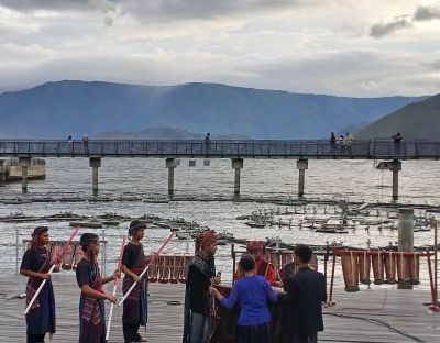 Pegiat Seni Gelar Opera Batak Inang Nauli Basa Sigale-gale