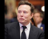 Pemegang Saham Restui Gaji Elon Musk Tembus Rp16.700 Triliun di Tesla