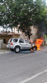 Diduga Korsleting Listrik, Sebuah Mobil Ford Everest Terbakar di Jalan Sei Serayu