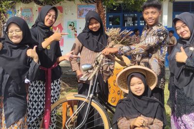 Pagelaran Pekan Raya SMPN 6 Pemalang, Siswa Kenakan Pakaian Daerah