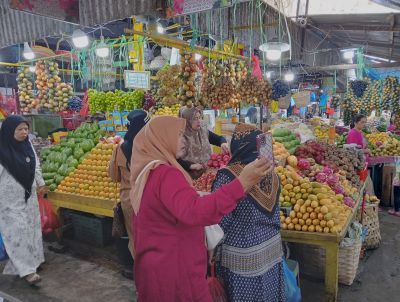 Pesona Hasil Bumi Tanah Karo di Pasar Buah Berastagi