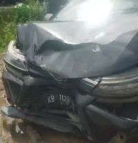 Hindari Razia Polisi, Avanza Ditabrak Hilux hingga Ringsek