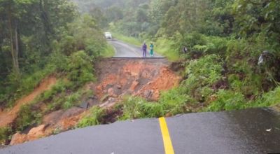 Jalan Nasional di Danau Siais Tapsel Amblas dan Putus Total
